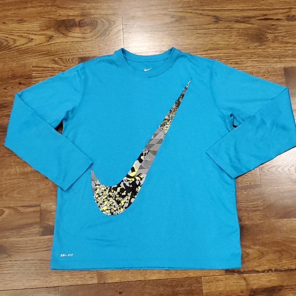 Boys Nike blue dri-fit graphic shirt size L